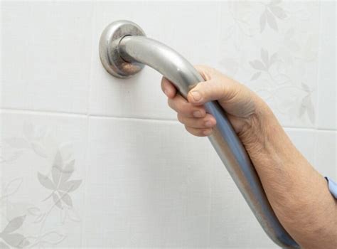 5 Best Heavy-Duty Suction Grab Bars for Your Bathroom 2023 - Imagup