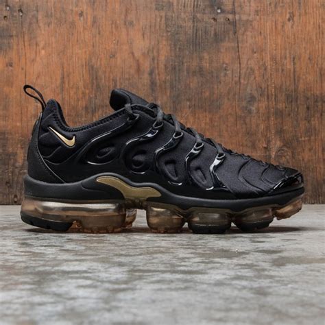 nike men air vapormax plus black metallic gold