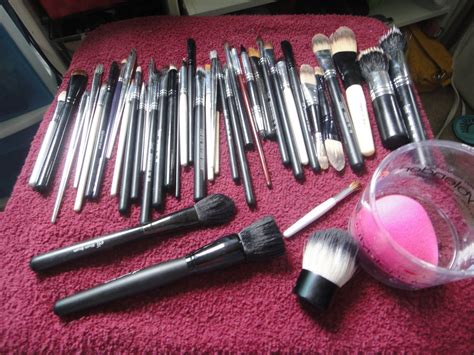 MsWenduhh Planning & Printable: How to Deep Clean and Store your Makeup Brushes