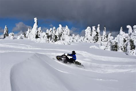 Snowmobile West Yellowstone - West Yellowstone Cabin Rentals