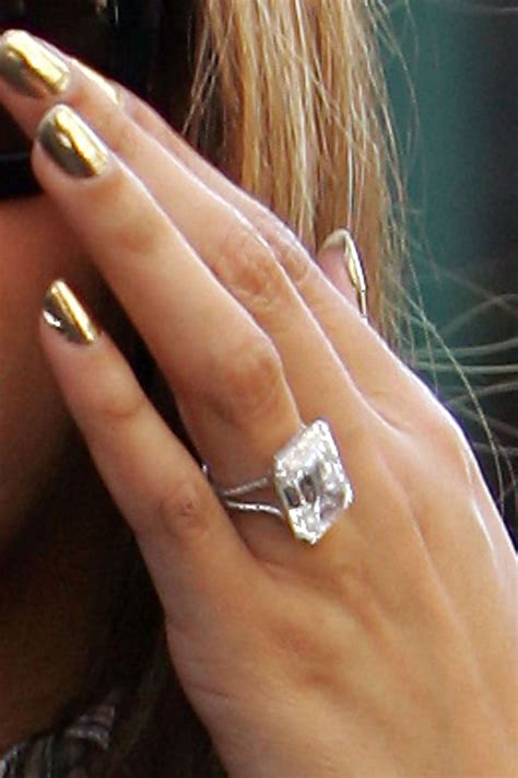 BEYONCÉ - The ring, by Lorraine Schwartz, features a large emerald-cut ...