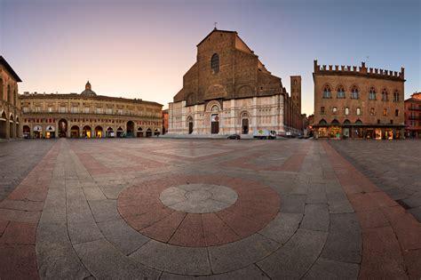 Piazza Maggiore, Bologna, Italy | Anshar Images