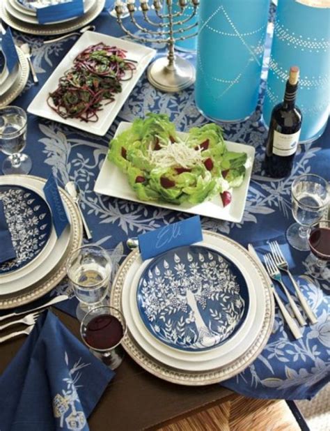 12 Beautiful Table Settings For Hanukkah - DigsDigs