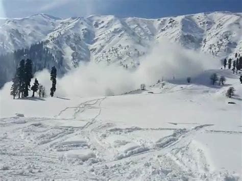 Affarwat mountains of Gulmarg receive season's first snowfall | Free ...