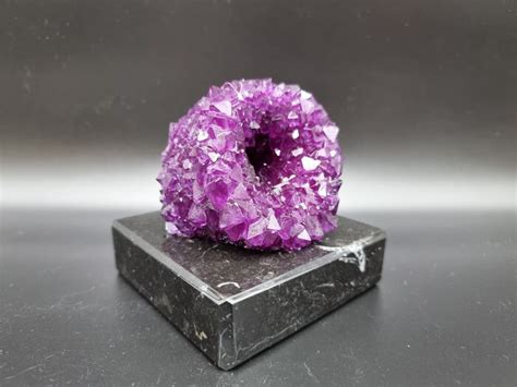 Dark Purple Alum Geode on Base - Lab crystal Crystal - Catawiki