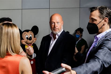 Bob Iger’s Return to Disney Shocks a Discontented Kingdom - The New York Times