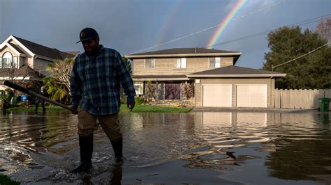 Tropical Storm Hilary Is Latest in a Year of Weather Extremes for California - The New York Times