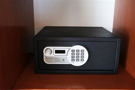 Are Hotel Room Safes Really Safe? • Our Globetrotters