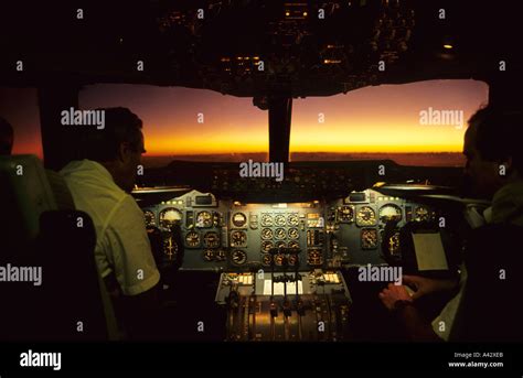 Dc 10 cockpit hi-res stock photography and images - Alamy