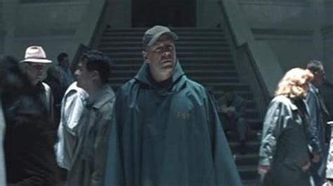 The waterproof poncho of David Dunn (Bruce willis) in Unbreakable | Spotern