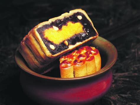 This year’s mooncake selection sees the salted egg yolk craze coming ...