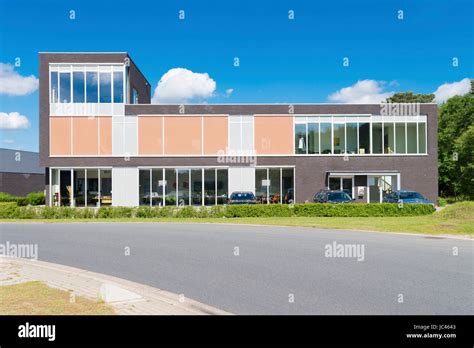 exterior of a modern small office building Stock Photo - Alamy