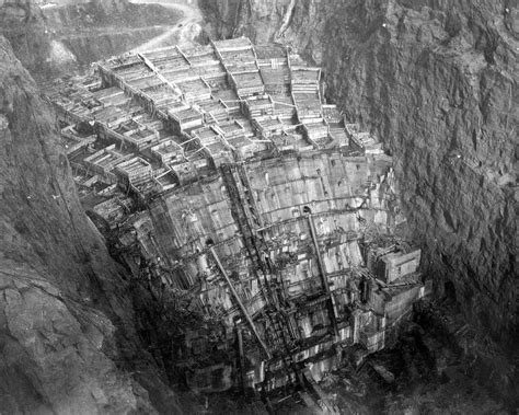 Hoover Dam under construction, February 1934 (1280 x 1024) : r/HistoryPorn