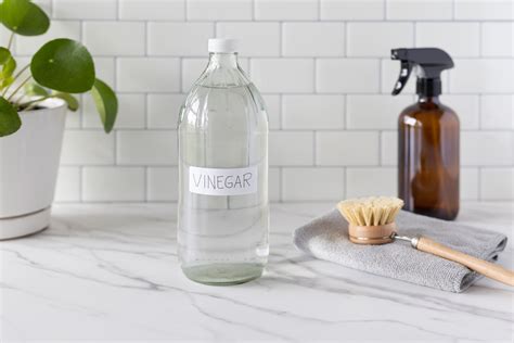 8 Smart Ways to Use Vinegar When Cleaning Your House