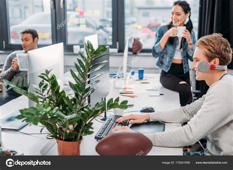 Happy People Work Modern Office Stock Photo by ©ArturVerkhovetskiy ...