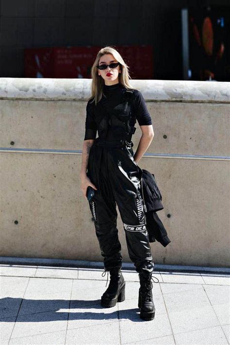 30+ All Black Outfits to Copy - FROM LUXE WITH LOVE | Seoul fashion, Korean street fashion ...