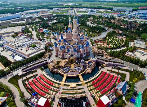 Disneyland ha aperto a Shanghai - Il Post