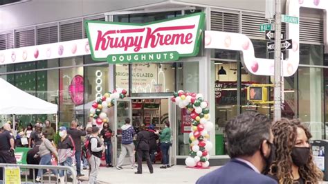 Krispy Kreme flagship illuminates world's largest hot light | KSNV