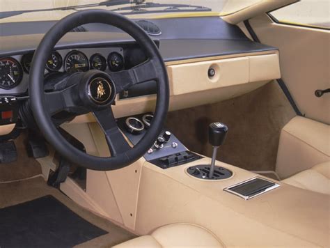 Descubrir 119+ imagen interior lamborghini countach - Abzlocal.mx