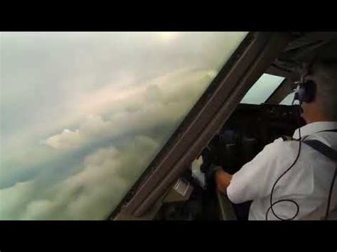 AMAZING PLANE LANDING COCKPIT VIEW - YouTube