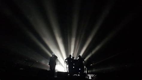 Massive Attack / Teardrop ( Elizabeth Fraser ) Palais 12 31/01/2019 - YouTube