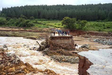 Cyclone Idai leaves trail of destruction in Mozambique, over 1,000 feared dead [PHOTOS]