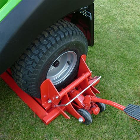 Cliplift Hydraulic Ride on Lawn Mower Lift | Robert Kee Power Equipment