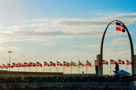 Plaza de la Bandera – El Mitin