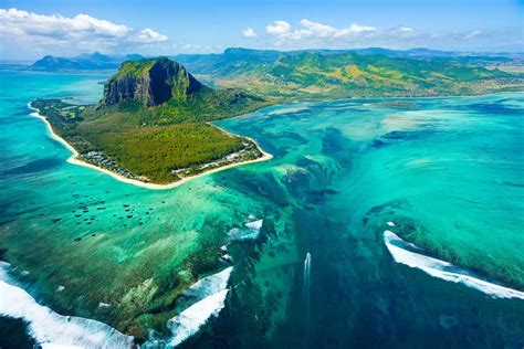 The Story Behind Mauritius’ Stunning Underwater Waterfall