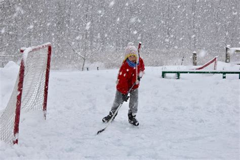 Backyard Ice Hockey Rinks – Best Home Ice Skating Rink Kits – EZ ICE