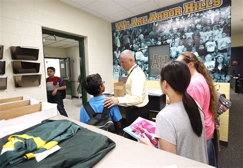 Sylvania students head back to school - The Blade