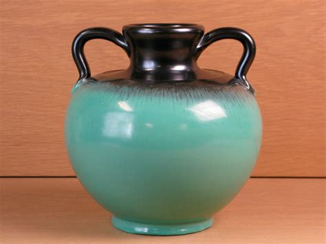 green and black vase 88 - Blandannat Keramik UPSALA-EKEBY