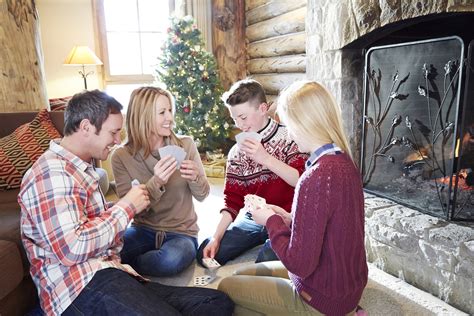 5 Holiday Games Any Family Can Play | Ebates.com