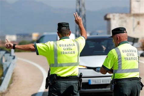 ¿Qué hacer si la policía o guardia civil me para en un control de tráfico?