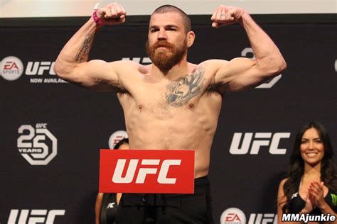 jim-miller-ufc-fight-night-128-ceremonial-weigh-ins | MMA Junkie