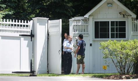 Hillary Clinton House in Chappaqua, NY - Pictures of Hillary Clinton's Home