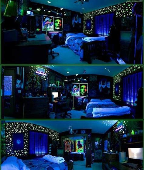 This would be a cool stoner-party room. It needs a disco light though ...