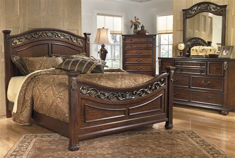 SIGNATURE ASHLEY- Item Series #: B526-BEDROOM SET | Ogle Furniture