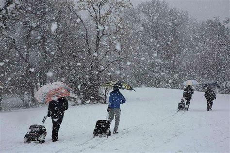 Some SE Texas schools call a rare snow day