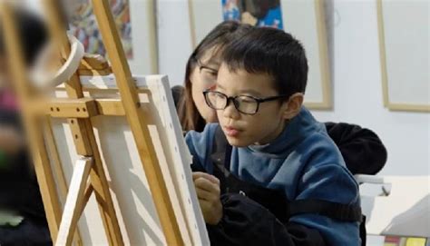 Autistic boy expresses his inner world via art - CGTN