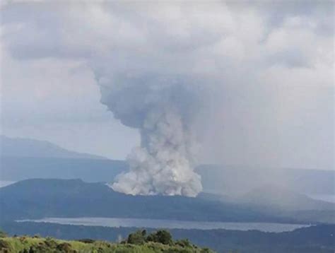 Taal Volcano spews ash in phreatic eruption —PHIVOLCS | News | GMA News ...