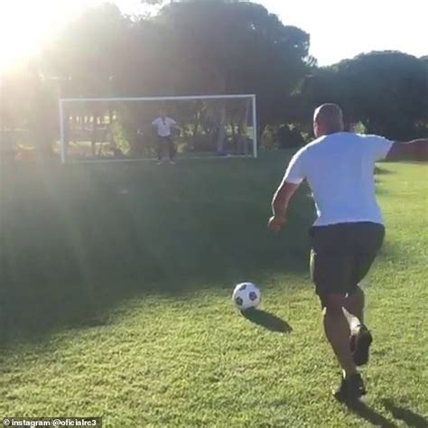 Brazil legend Roberto Carlos recreates his iconic free-kick in his back garden | Daily Mail Online