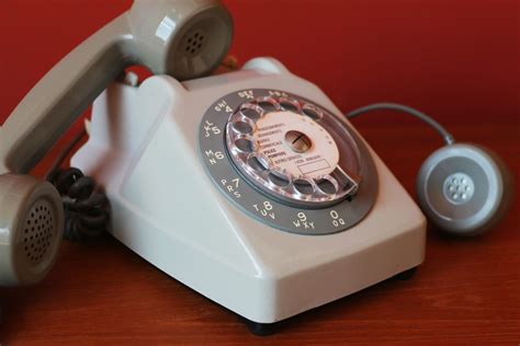 Ancien Téléphone Retro Gris Socotel S63 - Cadran rotatif - Atelier Bakelite