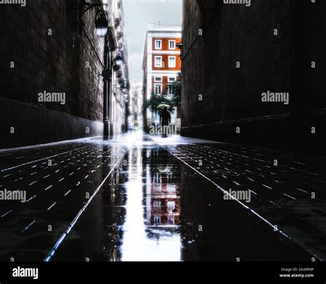 Man walking in the rain with umbrella Stock Photo - Alamy