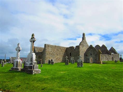 Clonmacnoise Monastery, Ireland Roadtrip Must | One Girl, Whole World