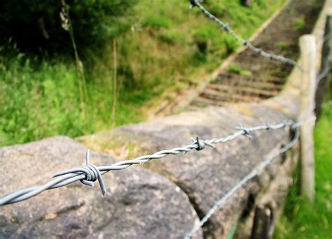 Barbed | Barbed wire fence at Butterley reservoir, Marsden F… | Flickr