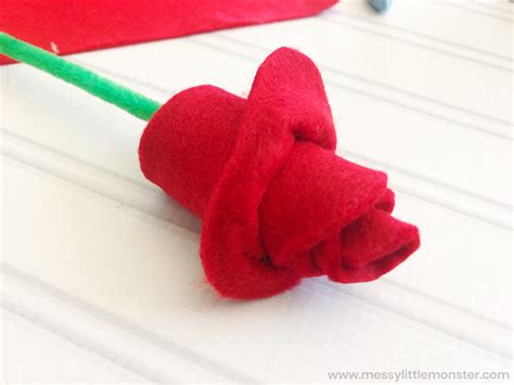 Felt Roses Flower Craft - Messy Little Monster