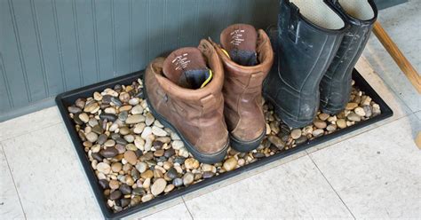 2 Minute Boot Tray Makeover With River Rocks