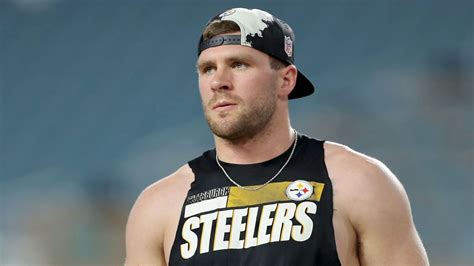 T.J. Watt works out on field prior to Steelers' loss in Miami