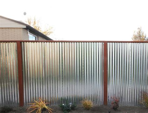 Impressive white fence - go and visit our content article for more inspirations! #whitefence ...